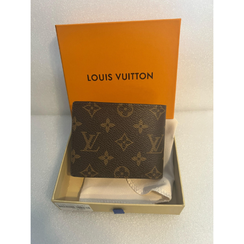 Louis Vuitton Wallet Monogram for Men – Luxury & Functionality